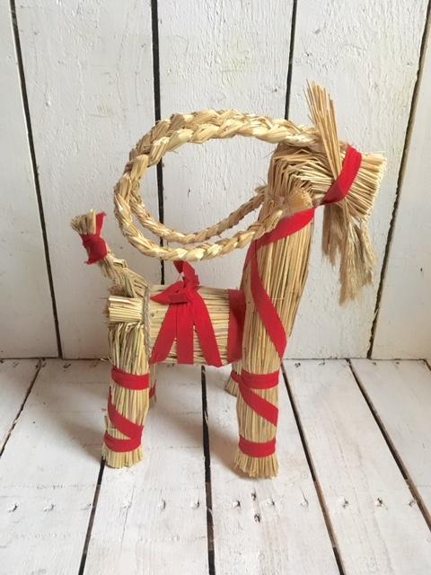 Halmbock/Julbock med julröda bomullsband, stående, 50cm hög