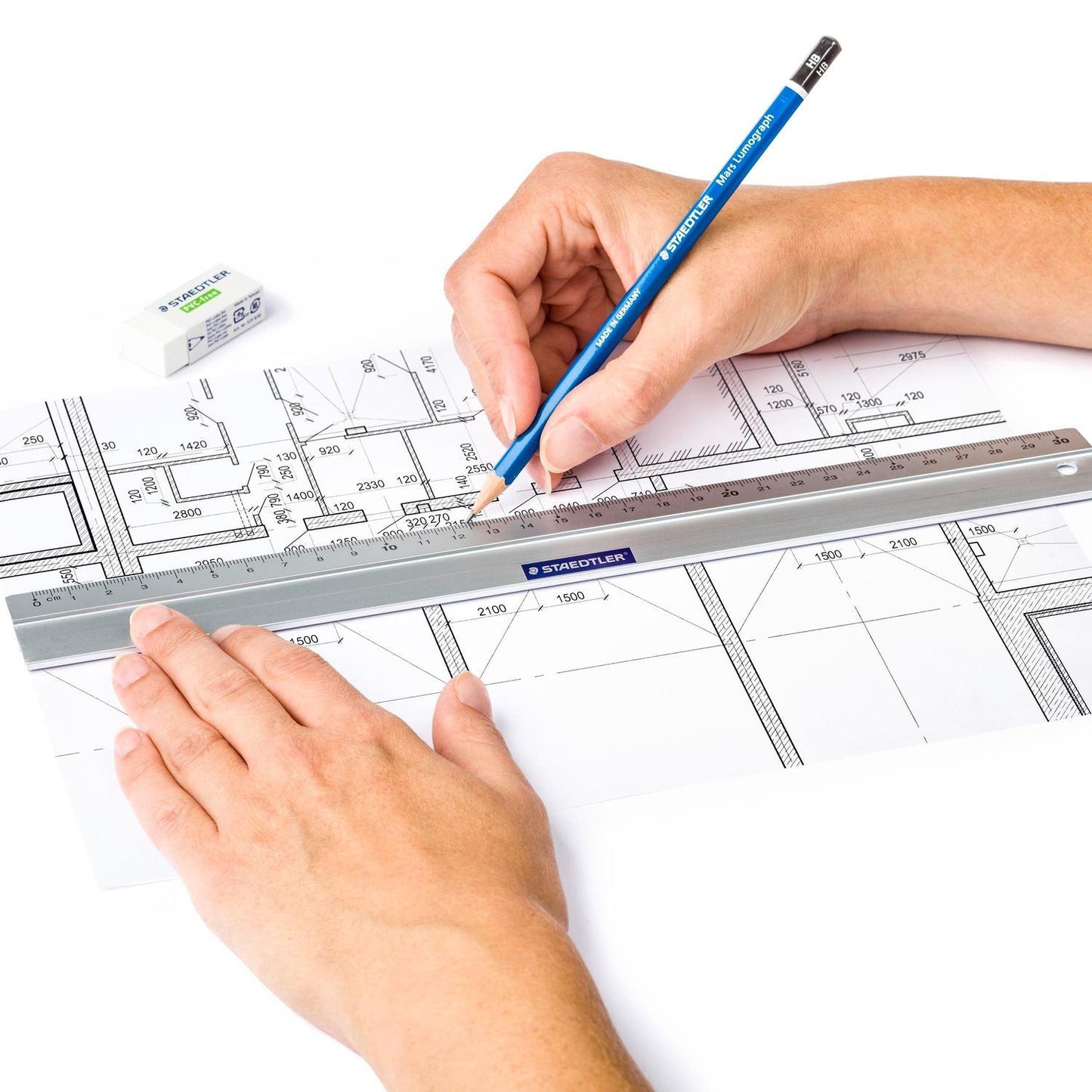 Linjal/Aluminiumlinjal/Metallinjal Staedtler, aluminium, 15cm cm/mm-gradering, med antiglid 1/fp